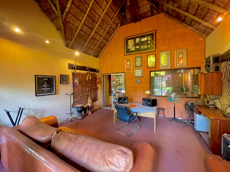 Commercial Property for Sale in Melodie North West